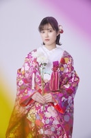 井頭愛海扮する鶴岡依音。 (c)「過保護な若旦那様の甘やかし婚」製作委員会・MBS