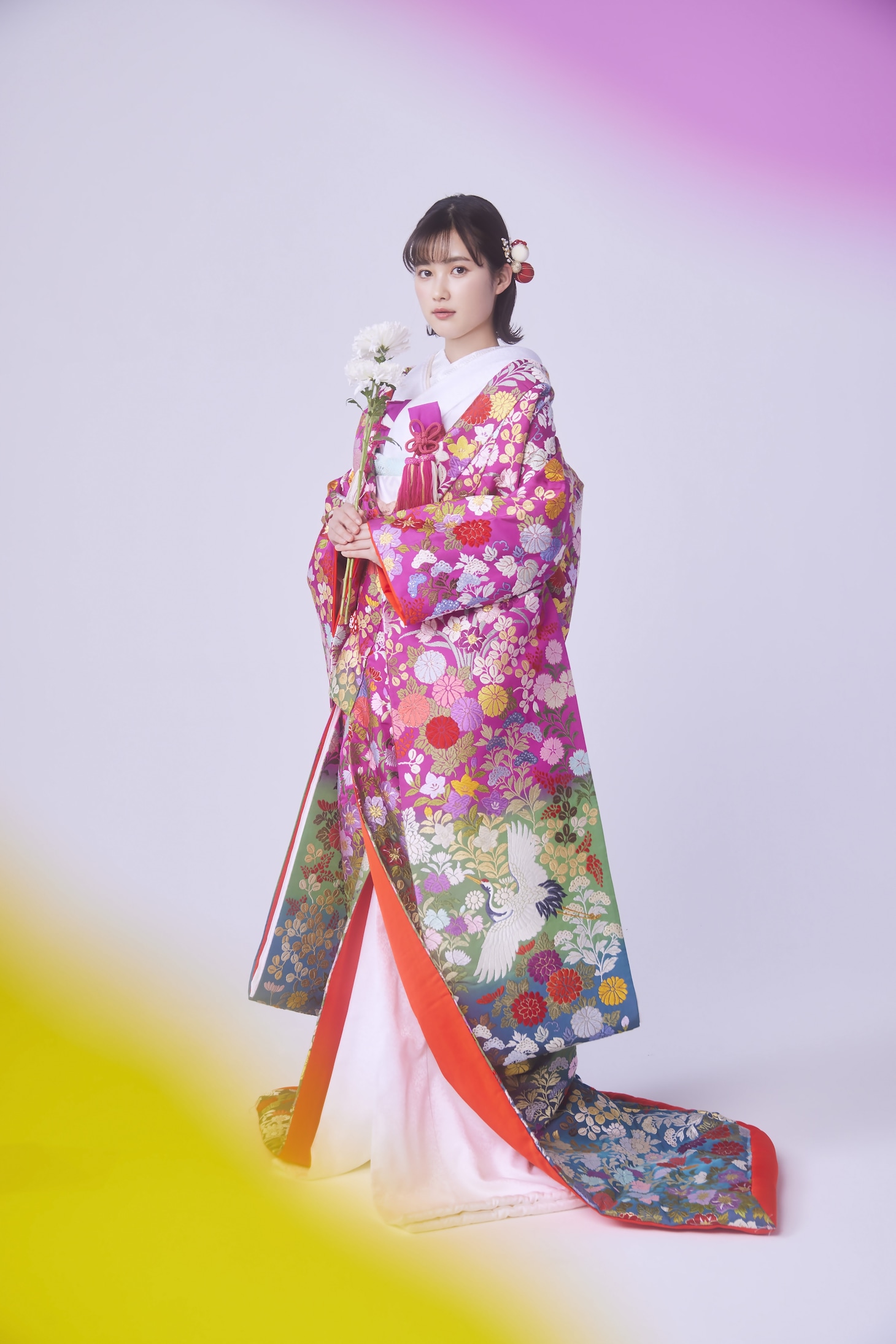 井頭愛海扮する鶴岡依音。 (c)「過保護な若旦那様の甘やかし婚」製作委員会・MBS