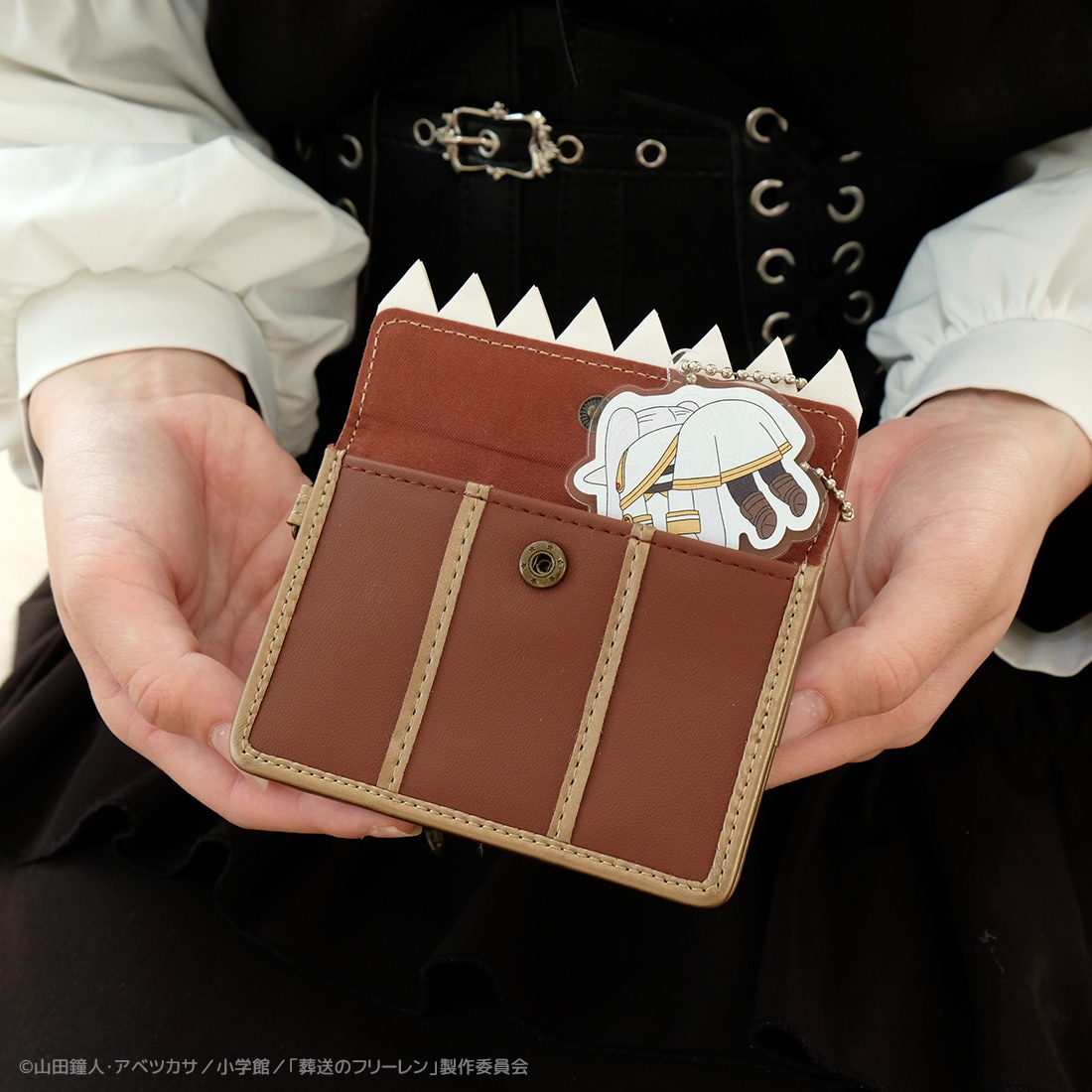 葬送のフリーレン レザーデッキケース Amazon | ブシロード プレミアムデッキホルダーコレクション Vol