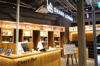 SHIBUYA TSUTAYA4階SHARE LOUNGEの様子。