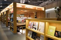 SHIBUYA TSUTAYA4階SHARE LOUNGEの様子。