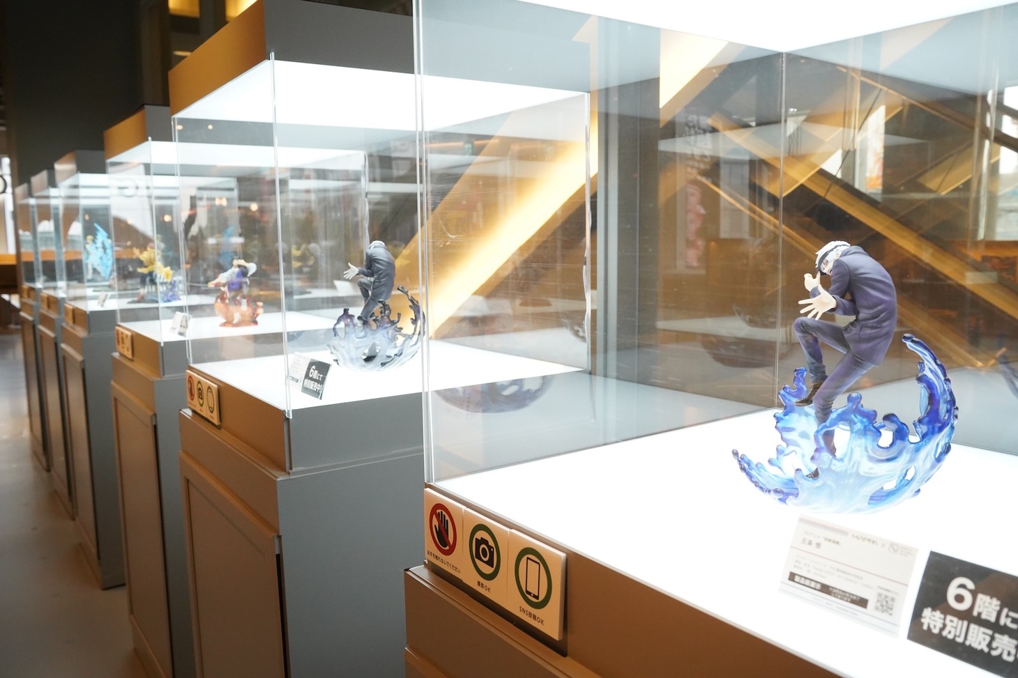SHIBUYA TSUTAYA3階SHARE LOUNGEの様子。