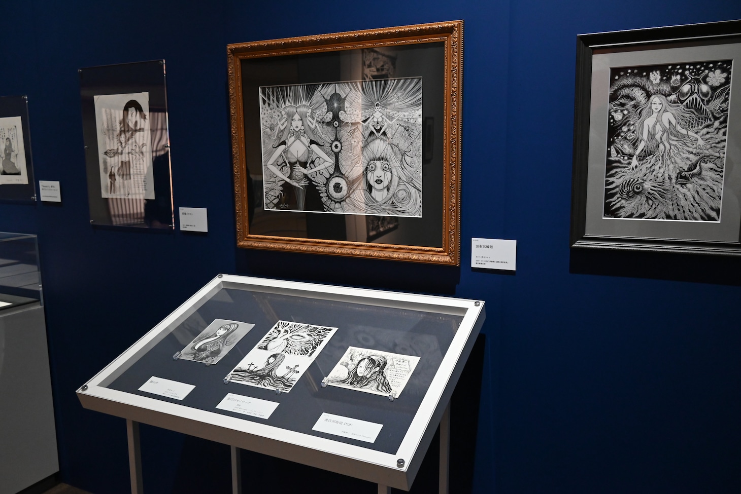 「伊藤潤二展 誘惑」展示の様子。
