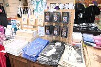 「伊藤潤二展 誘惑」のグッズ売り場。