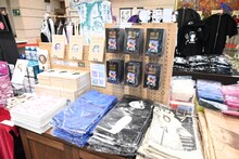 「伊藤潤二展 誘惑」のグッズ売り場。