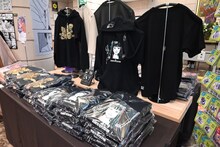 「伊藤潤二展 誘惑」のグッズ売り場。