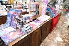 「伊藤潤二展 誘惑」のグッズ売り場。