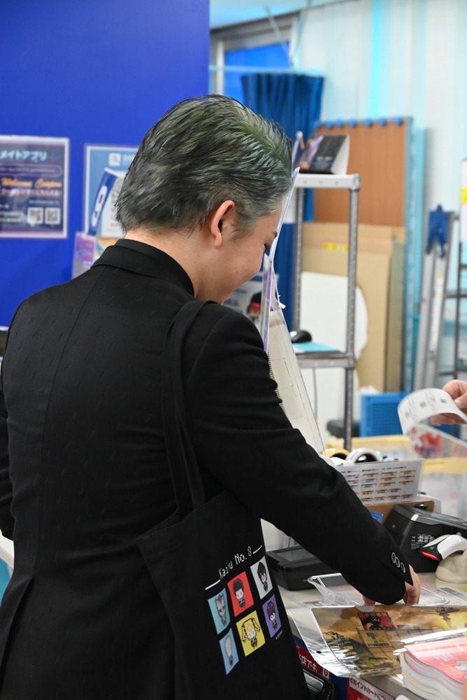 会計する福西勝也。
