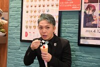コラボクレープのホイップクリームがたっぷりすぎて鼻に付いてしまうハプニングに見舞われる福西勝也。