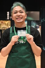 POP UP SHOPの一日店長に就任した福西勝也。