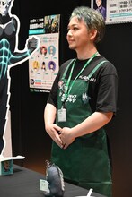 一日店長として集まったファンを迎える福西勝也。