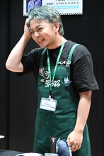 ファンと会話が弾む福西勝也。