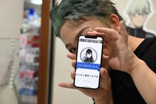 オリオン書房ノルテ店でスタンプをゲットした福西勝也。