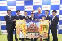 オープニングセレモニーの様子。左から渡辺周立憲民主党衆議院議員、 賴重秀一沼津市長、ミノワマンZ、嶋田隆司、キン肉マン、大谷諒委員長、勝俣孝明自民党衆議院議員。