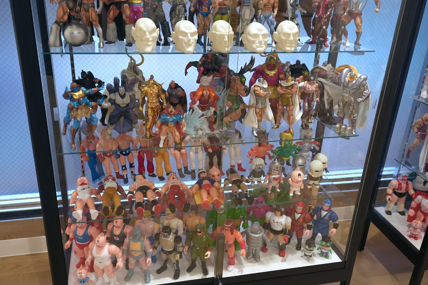 「キン肉マン」のフィギュア。