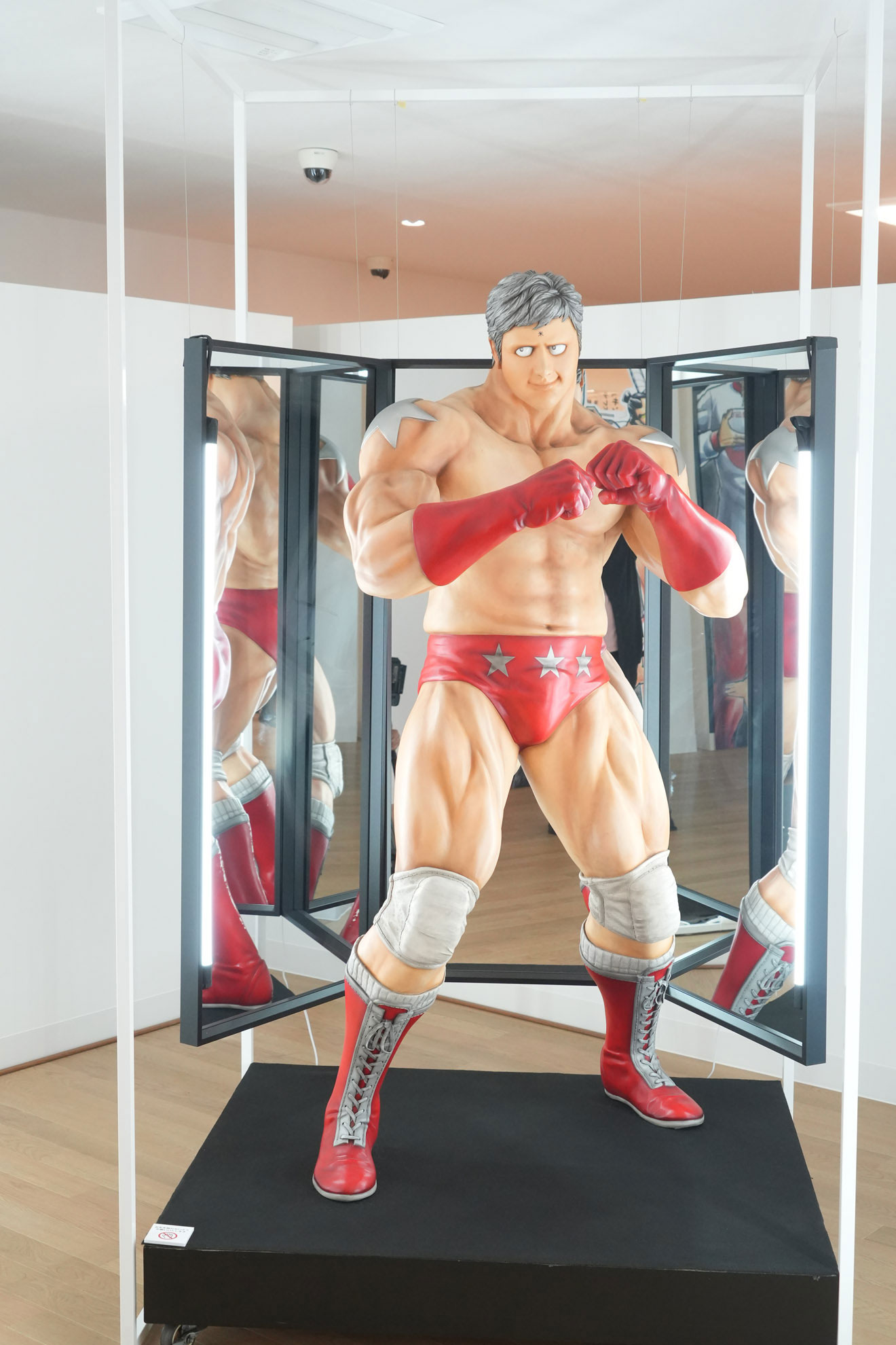 テリーマンの立像。