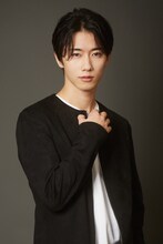 緒方精次役の北村健人。