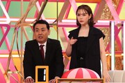左から田中卓志（アンガールズ）、村重杏奈。 (c)フジテレビ