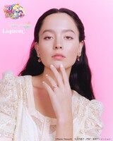 Sailor Moon storeとLiquemのコラボアイテムの着用イメージ。