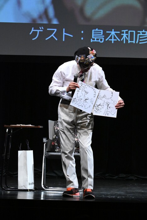 来場者に抽選で進呈されたイラスト色紙。