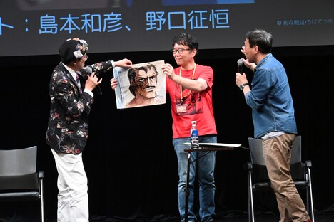 ハーモニーカットについて説明する野口征恒(右)。