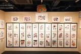 「桜井のりお 画業20周年記念展～ひすとりーすくーる～」より、「みつどもえ」のコーナー。
