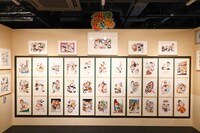 「桜井のりお 画業20周年記念展～ひすとりーすくーる～」より、「みつどもえ」のコーナー。