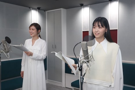 左から高山一実、西野七瀬。