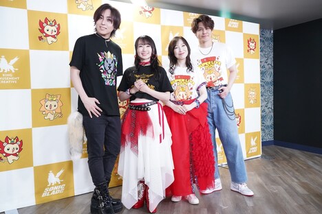 左から蒼井翔太、水樹奈々、森口博子、宮野真守。