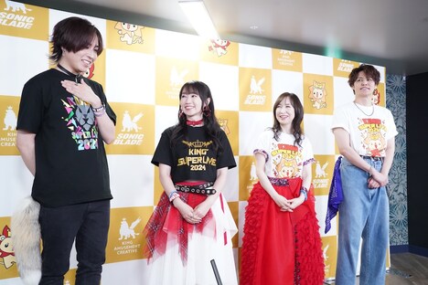 左から蒼井翔太、水樹奈々、森口博子、宮野真守。