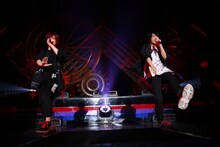 左から三鷹アサヒ役の小林竜之、高瀬コヨイ役の土田玲央。