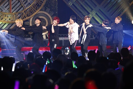 「Quest Milky Way!」の歌唱シーン。