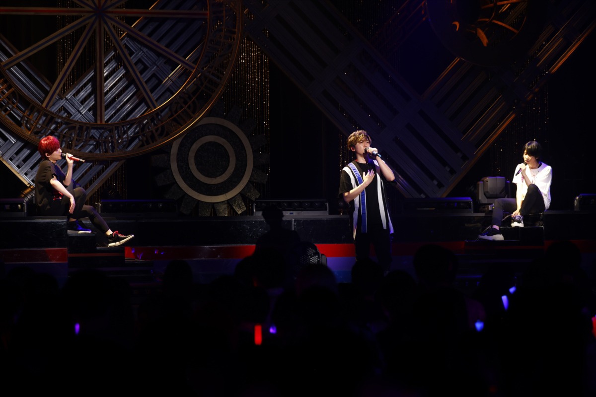 WITH。左から三鷹アサヒ役の小林竜之、夢川ショウゴ役の山下誠一郎、高瀬コヨイ役の土田玲央。