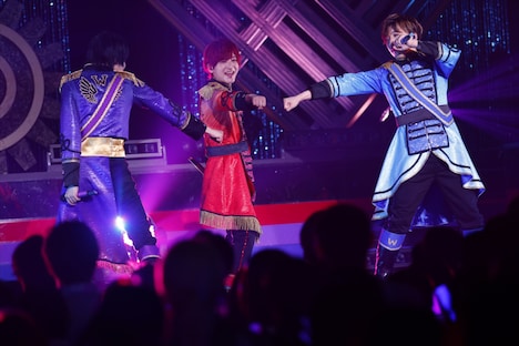 WITH。左から高瀬コヨイ役の土田玲央、三鷹アサヒ役の小林竜之、夢川ショウゴ役の山下誠一郎。