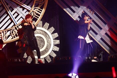 左から三鷹アサヒ役の小林竜之、高瀬コヨイ役の土田玲央。