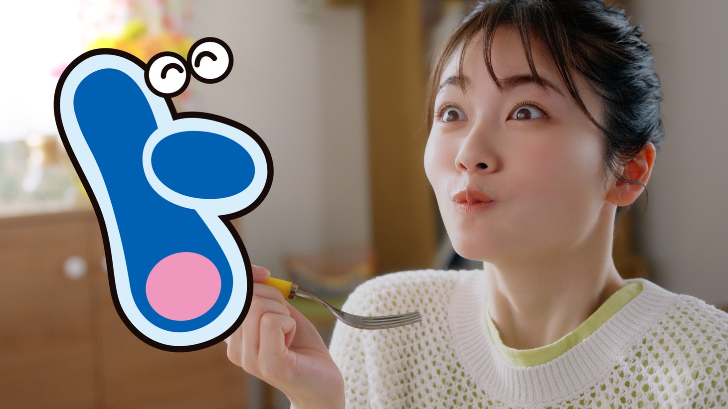 「日清やみつきオイル」CMシリーズの第1弾「『ド満足』篇」より。