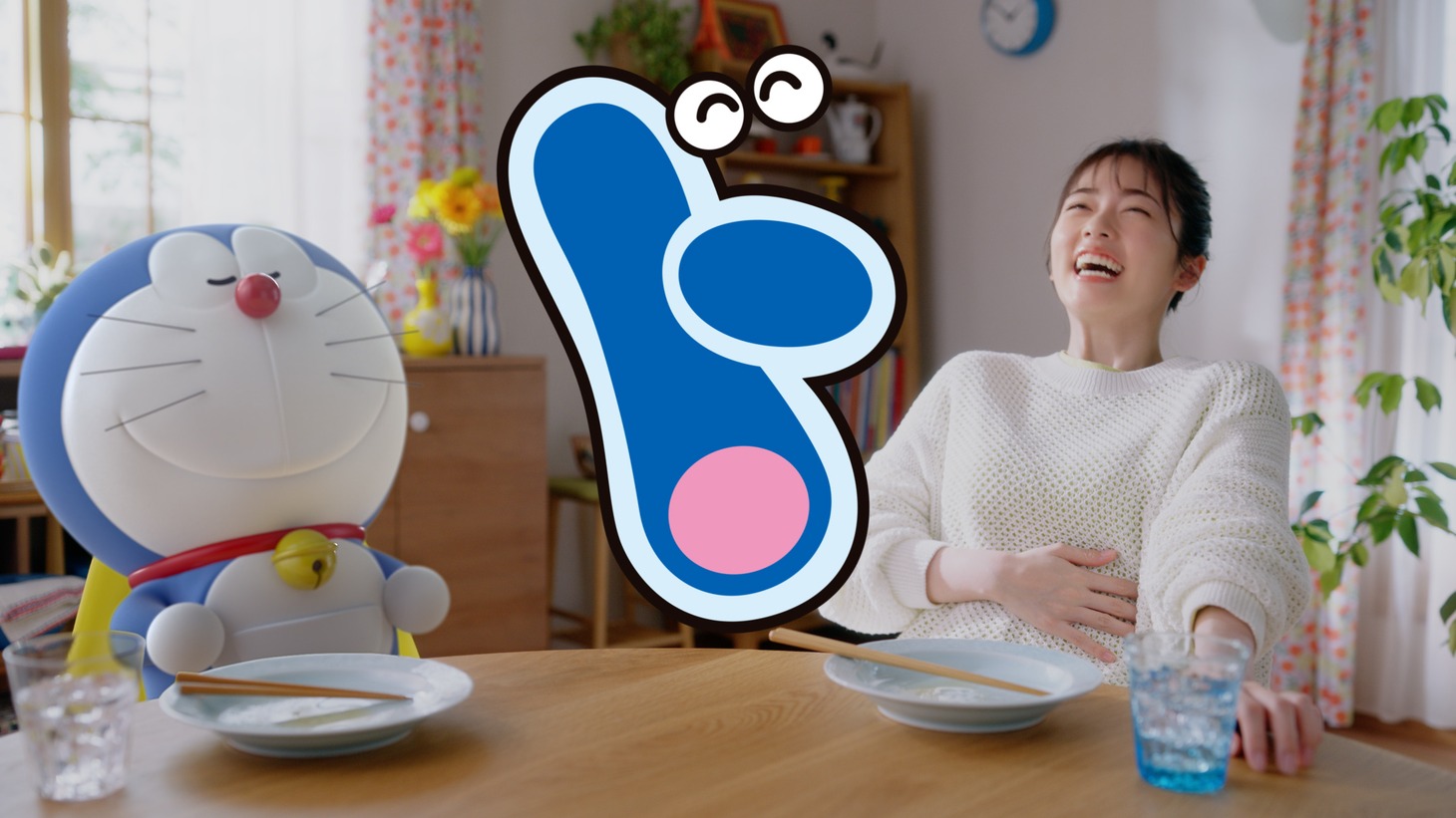 「日清やみつきオイル」CMシリーズの第1弾「『ド満足』篇」より。(c)Fujiko-Pro, Shogakukan, TV-Asahi, Shin-ei, and ADK