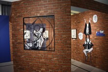 「天野明展 The Characters」の「鴨乃橋ロンの禁断推理」エリア。(c)天野明／集英社