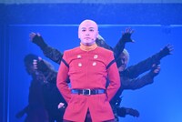 川原一馬扮する007／グレート・ブリテン。