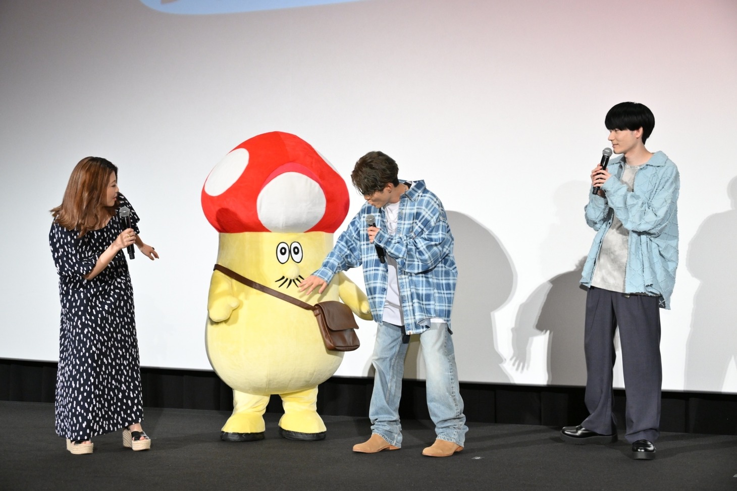 左から白石涼子、イソベやん、入野自由、内山昂輝。
