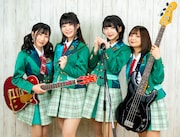 左から奥村真由、内山つかさ、浅見春那、井上杏奈。