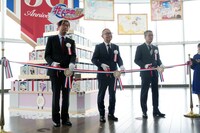 左から長谷川貴広編集長、菅原弘文代表取締役社長、鈴木裕一常務取締役。