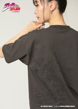 「壁画の顔｜ビッグシルエットTシャツ」 (c)荒木飛呂彦/集英社・ジョジョの奇妙な冒険製作委員会