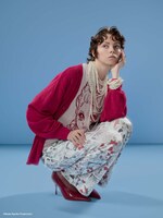 ジャガードニットカーディガン、ジャガードニットプルオーバー、ロングパンツの着用イメージ。