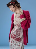 ジャガードニットカーディガン、ジャガードニットプルオーバー、ロングパンツ、ヘアクリップの着用イメージ。