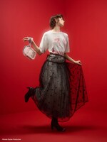 「【ベルサイユのばら】ジャガードニットプルオーバー」ホワイトの着用イメージ。