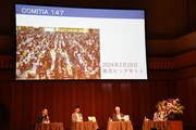 第28回手塚治虫文化賞の贈呈式後のトークイベントの様子。