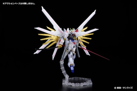「機動戦士ガンダムSEED FREEDOM」Blu-ray「Mighty Edition」特典の限定ガンプラ
「HG 1/144 マイティーストライクフリーダムガンダム [リミテッドクリア]」。