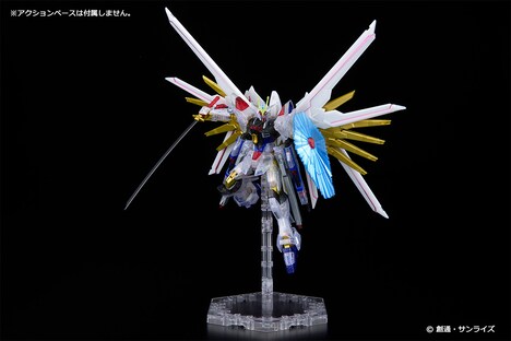「機動戦士ガンダムSEED FREEDOM」Blu-ray「Mighty Edition」特典の限定ガンプラ
「HG 1/144 マイティーストライクフリーダムガンダム [リミテッドクリア]」。
