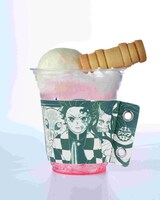 「『鬼滅の刃』禰豆子のおはようピンクグレープフルーツジュース」カップスリーブ付き。 (c)吾峠呼世晴／集英社